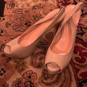 [Guess] slingbacks paten nude